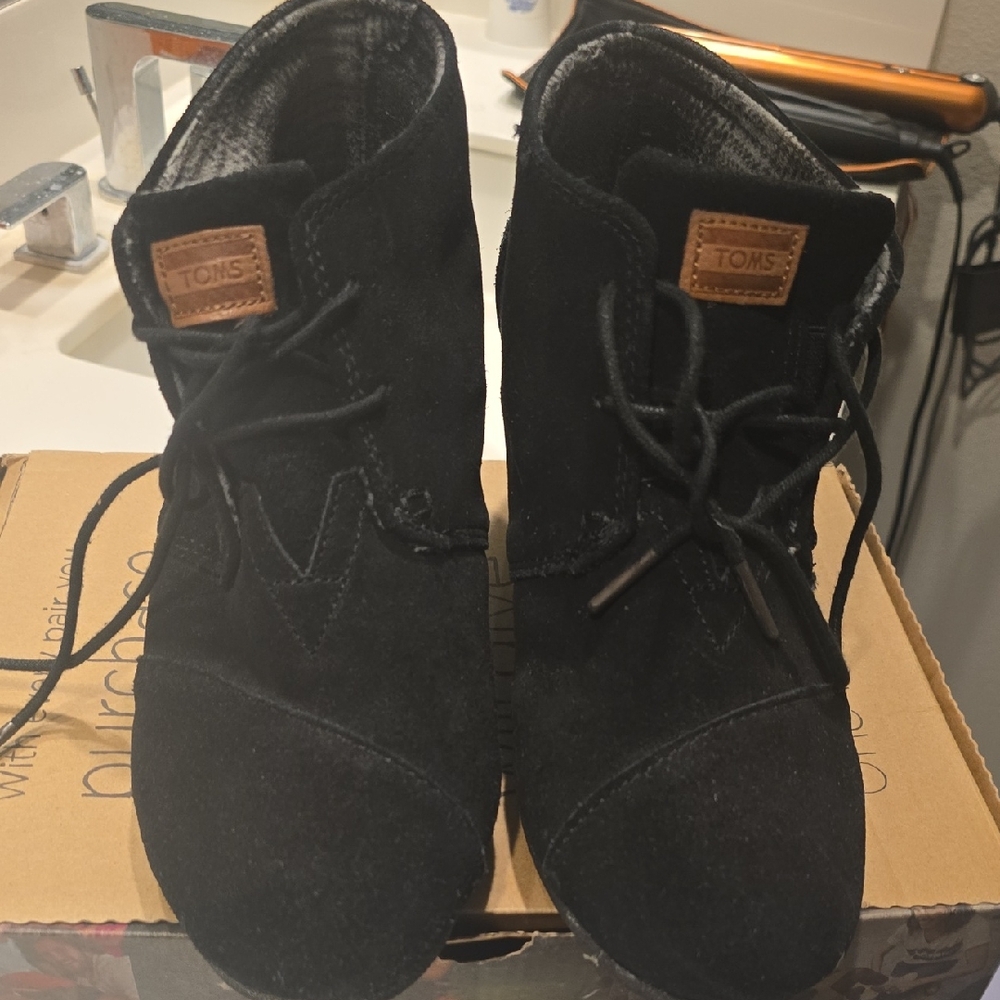 TOMS Black Suede Lace-Up Ankle Boots with Tan Logo Patch